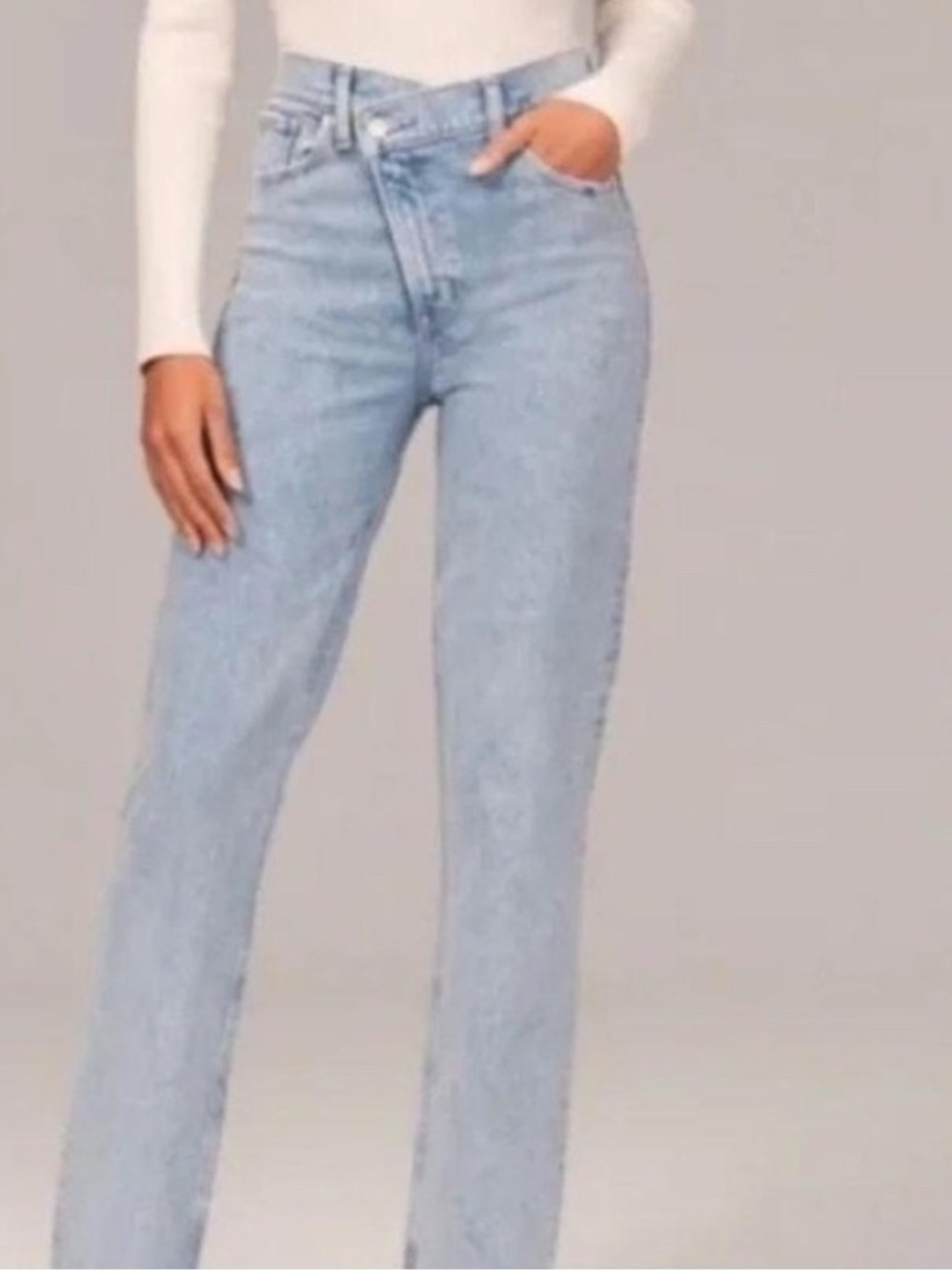 PrettyLittleThing Light Blue Straight Leg Jeans - Women